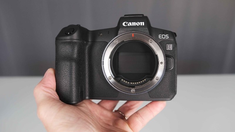 Новый беззеркальная цифровая камера Canon EOS R